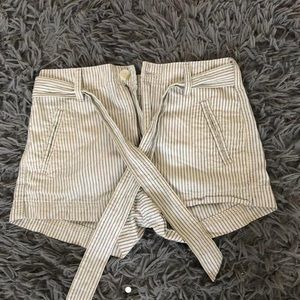American Eagle cream and navy pin stripe tie mid rise shorts